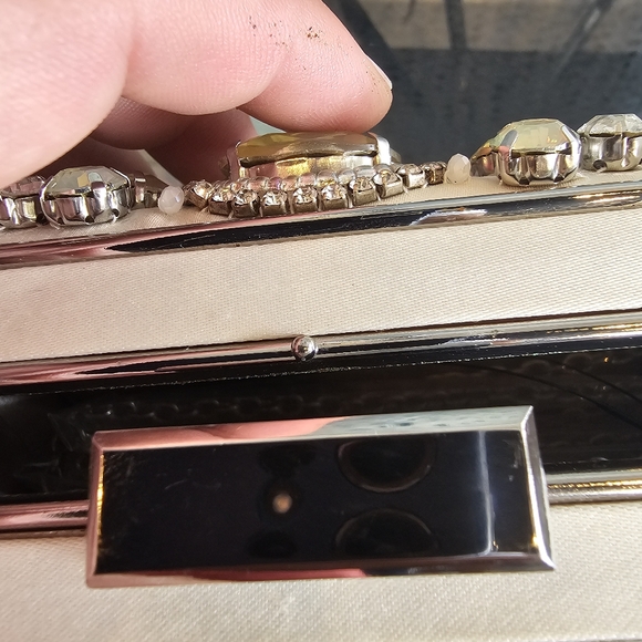 Party Clutch w Silver chain. NWT - Picture 3 of 7